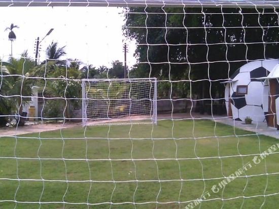 Нанг-Ронг: The Football House