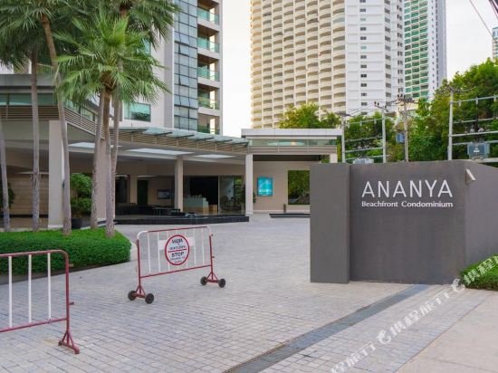 Паттайя: Beachfront Pool Access