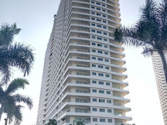Паттайя: Super Beachfront 1 Bed Condo Public Bus