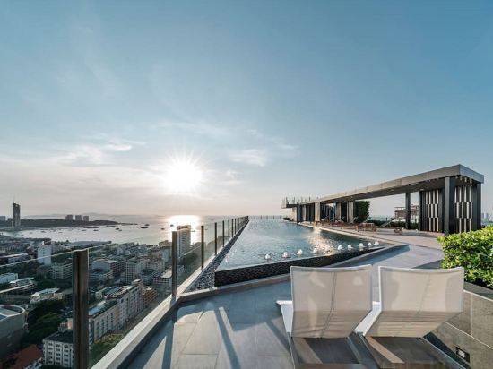 Паттайя: The Base Balcony Net Red Apartment Infinity Pool High Rise Sea View Room B1