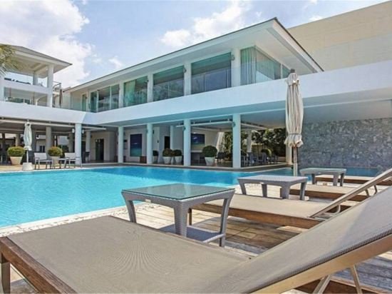 Autumn Breeze 3 Bedroom Beachfront Villa — фото 1