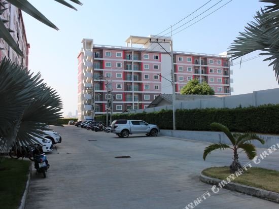 Паттайя: C. C. Condominium 2 Yi Qi Homestay