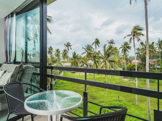 Тхаланг: Condo in Bangtao in Kris Condo 402