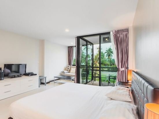 Тхаланг: Condo in Bangtao in Kris Condo 402