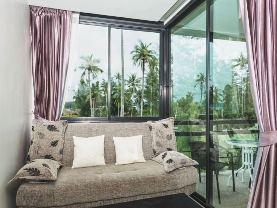 Тхаланг: Condo in Bangtao in Kris Condo 402