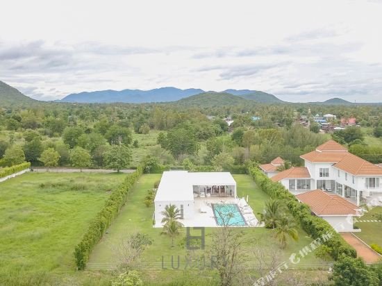 Чаам: Luxury Modern 4 Bedroom Pool Villa PH111