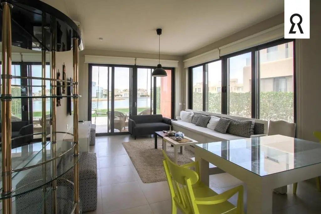 Эль-Гуна: Luxurious 3br Lakefront Town-House (Tawila)