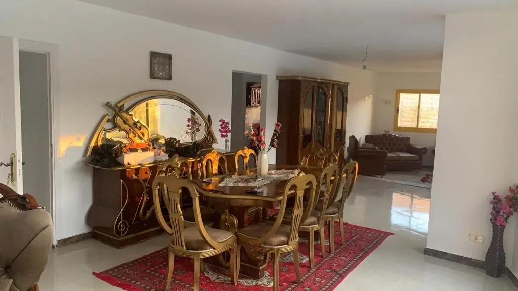 Каир: Cheerful 6 bedroom villa with pool.