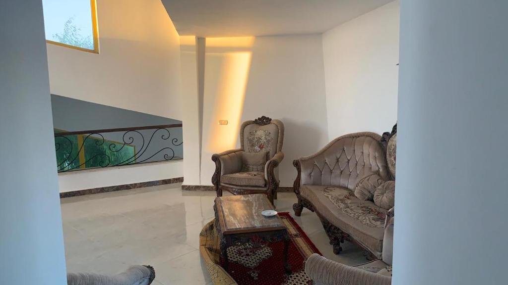 Каир: Cheerful 6 bedroom villa with pool.