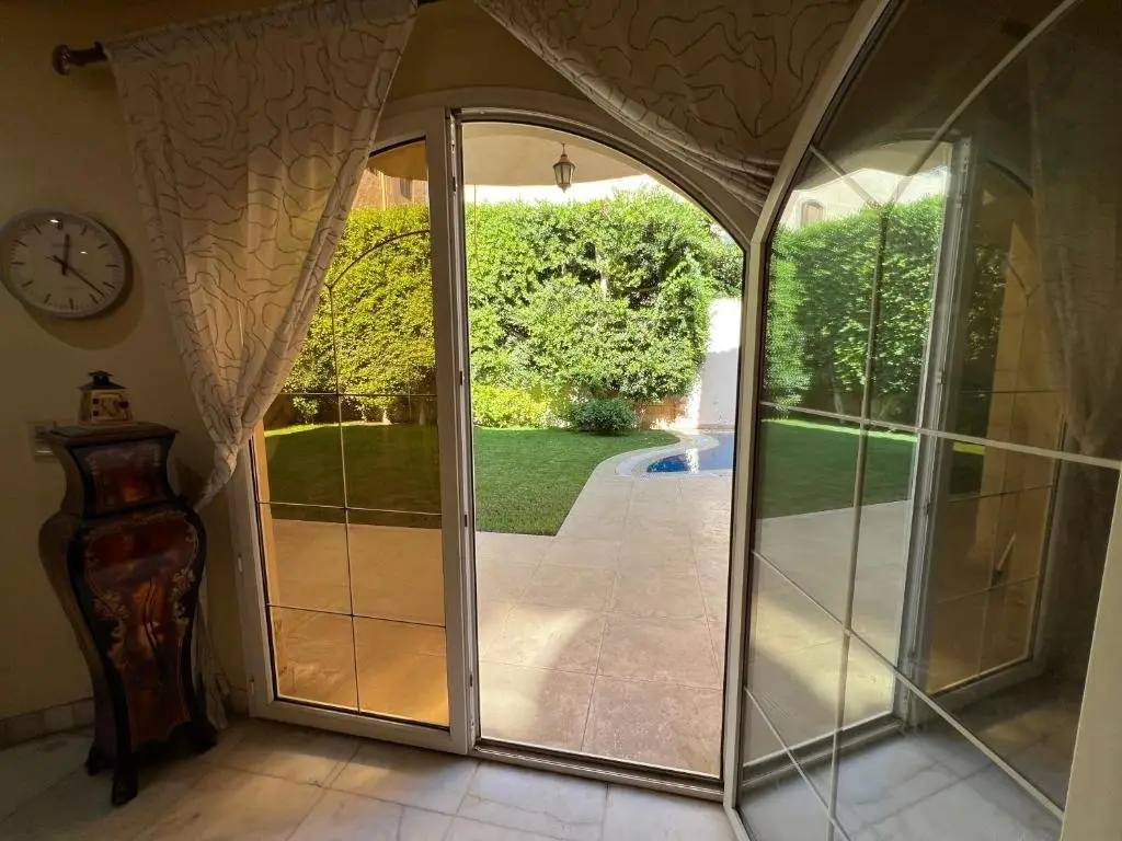 Каир: 4 bedroom villa with garden and private pool