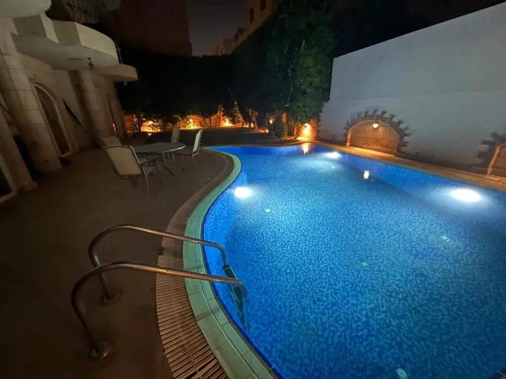 Каир: 4 bedroom villa with garden and private pool