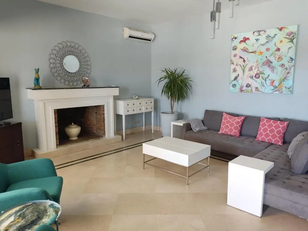 Эль-Гуна: EL GOUNA-Elegant 4-bedroom Villa with Heated Pool