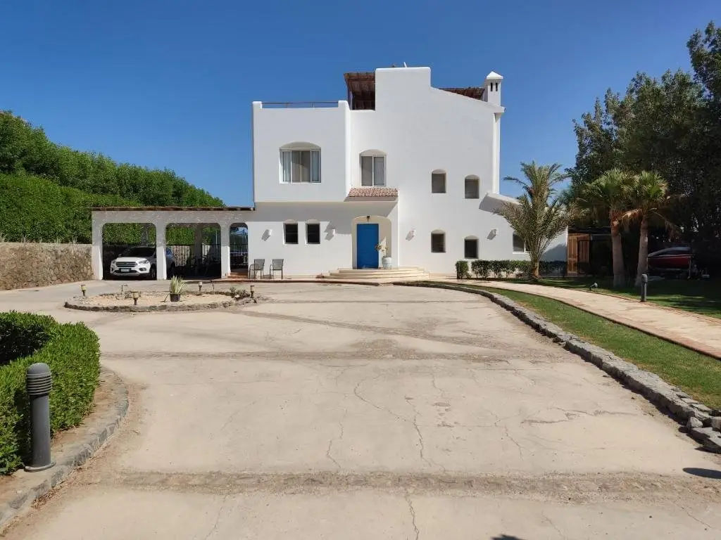 Эль-Гуна: EL GOUNA-Elegant 4-bedroom Villa with Heated Pool