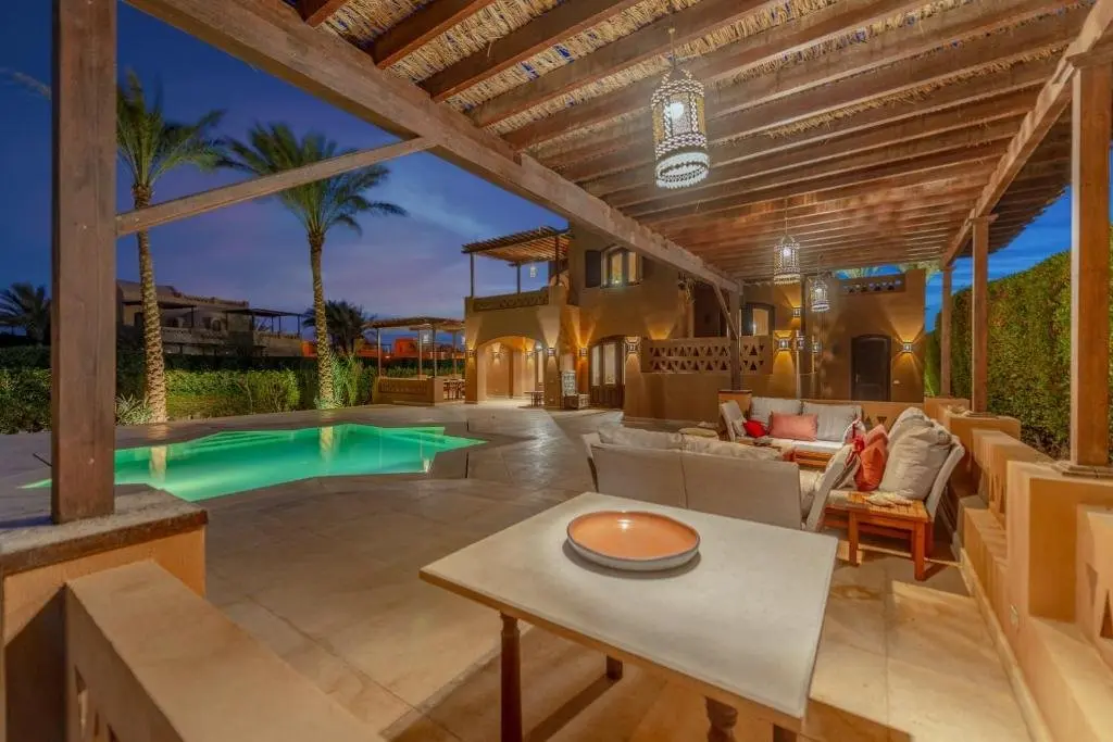 Эль-Гуна: Chic 3BR Villa West Golf with Pool, Lagoon View & Guest House