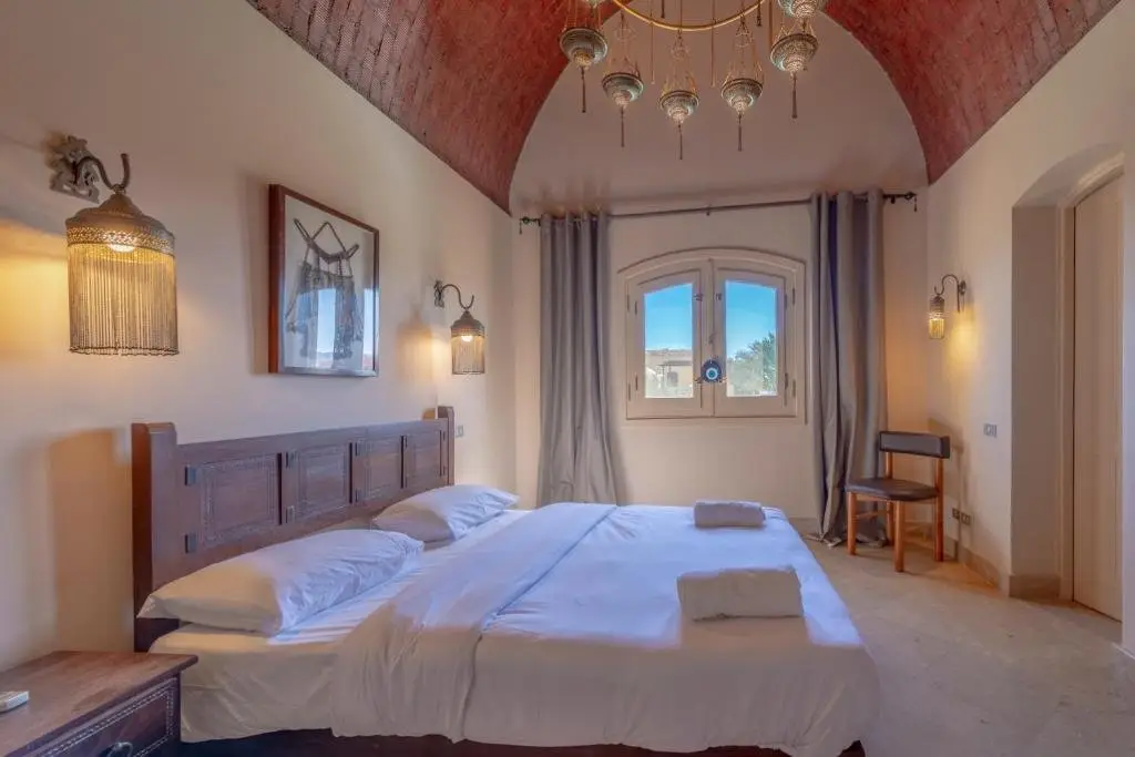 Эль-Гуна: Chic 3BR Villa West Golf with Pool, Lagoon View & Guest House