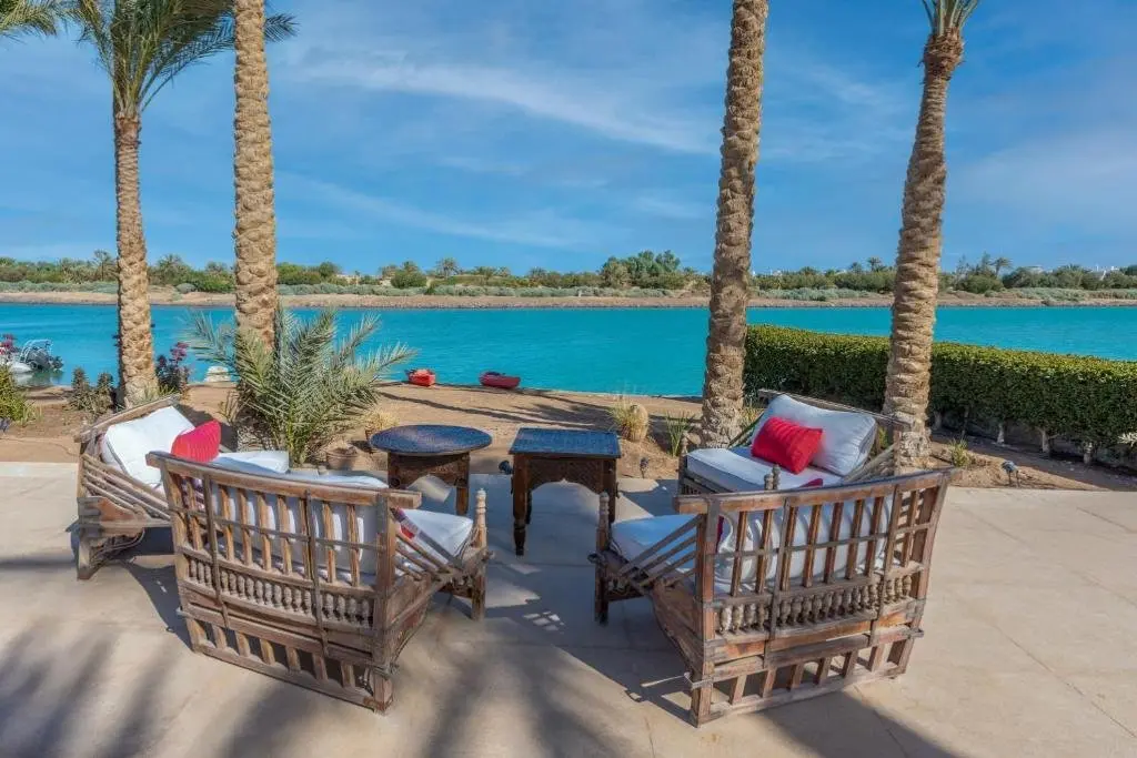 Эль-Гуна: Chic 3BR Villa West Golf with Pool, Lagoon View & Guest House