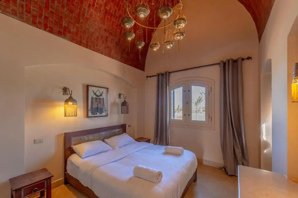 Эль-Гуна: Chic 3BR Villa West Golf with Pool, Lagoon View & Guest House