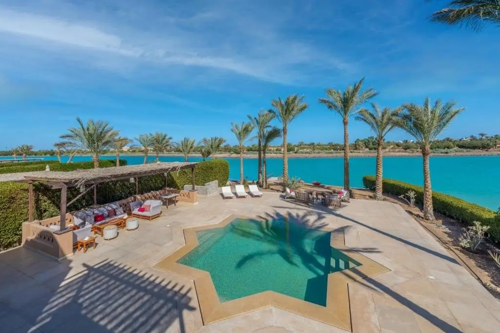 Эль-Гуна: Chic 3BR Villa West Golf with Pool, Lagoon View & Guest House