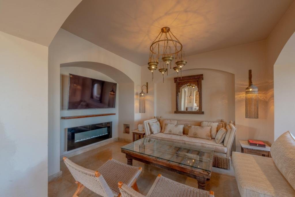 Эль-Гуна: Chic 3BR Villa West Golf with Pool, Lagoon View & Guest House