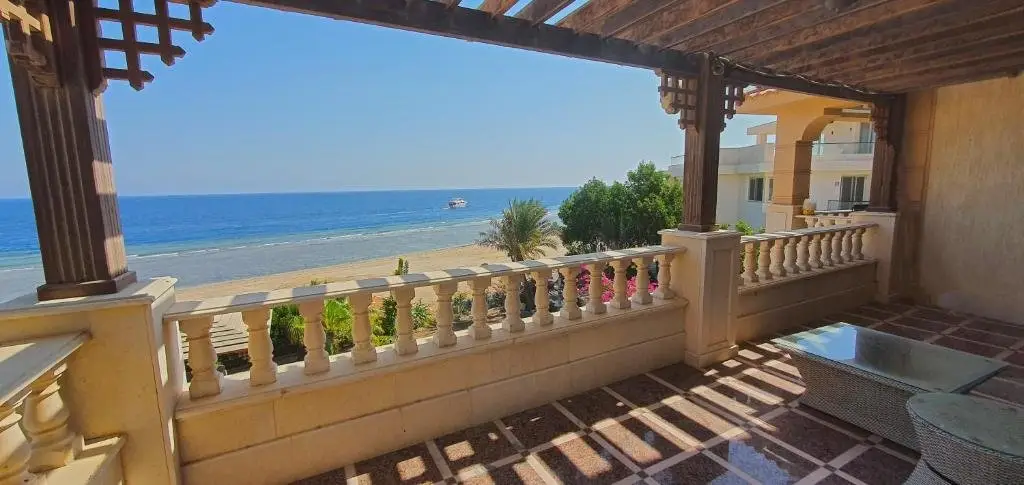 Хургада: Luxury Seafront Pool Villa - 3 Stories & Roof floor - All Master Bedrooms