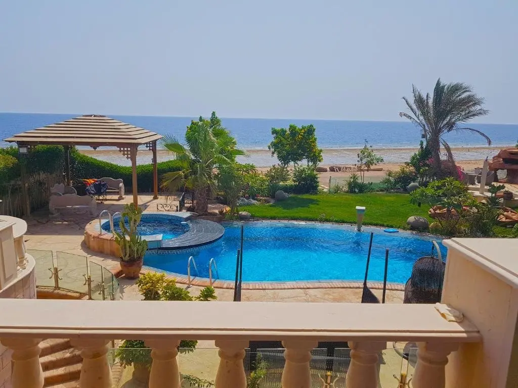 Хургада: Luxury Seafront Pool Villa - 3 Stories & Roof floor - All Master Bedrooms
