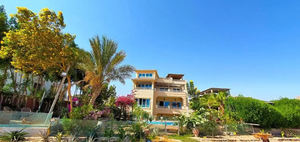 Хургада: Luxury Seafront Pool Villa - 3 Stories & Roof floor - All Master Bedrooms