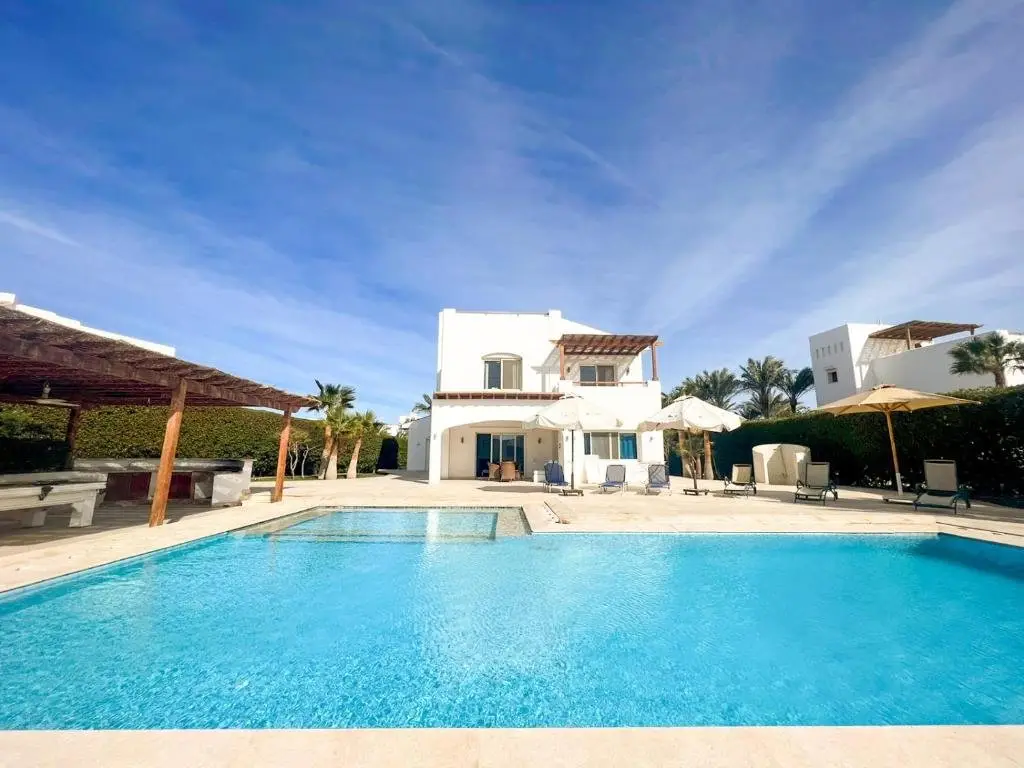 Эль-Гуна: Luxury 4 bedroom villa with a heated pool