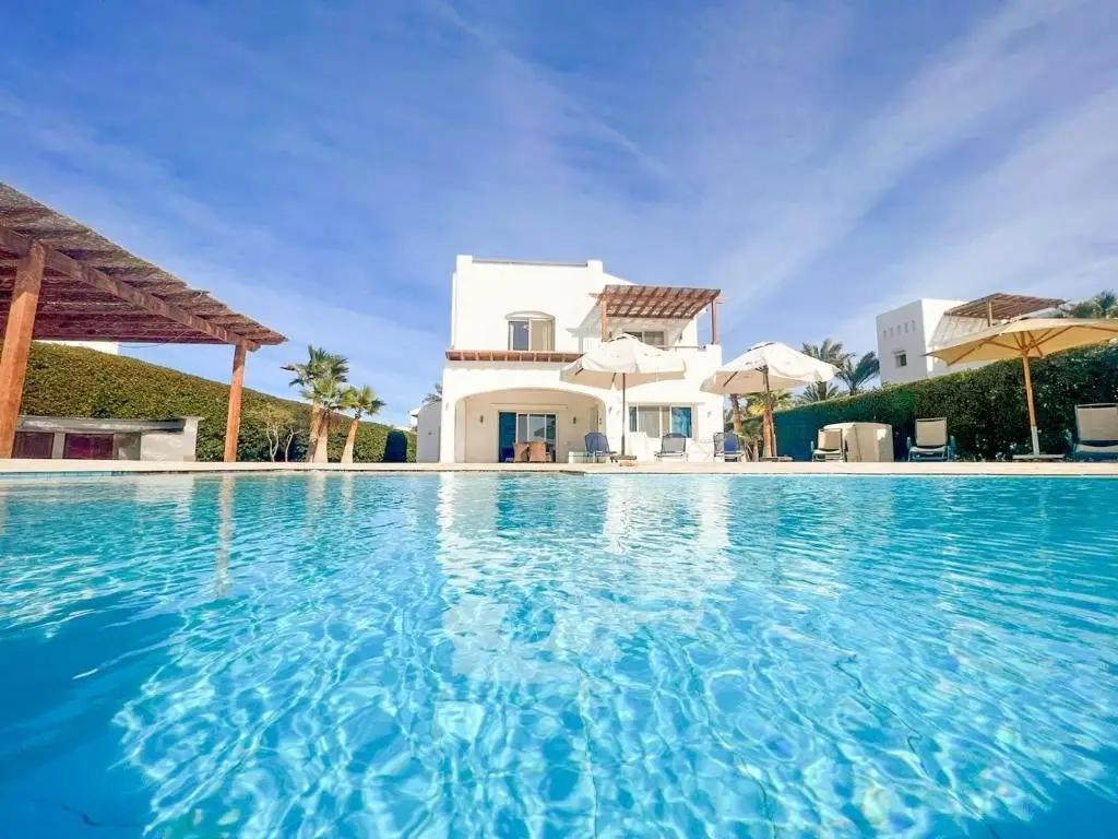 Эль-Гуна: Luxury 4 bedroom villa with a heated pool