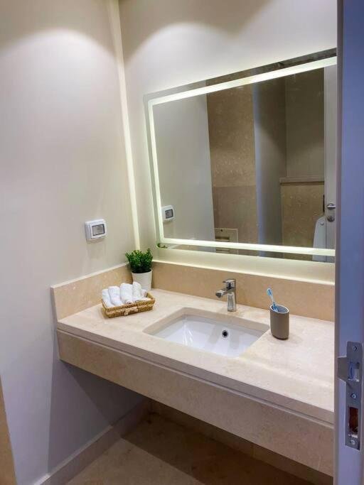 Эль-Гуна: Lovely 1 Bedroom apt. At Mangroovy residence with free access to the Beach and Pools