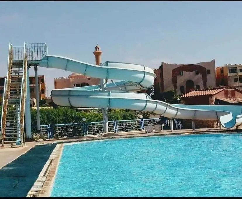 شاليه انيق مع مسبح وشاطئ جميل للعائلات فقط — фото 1