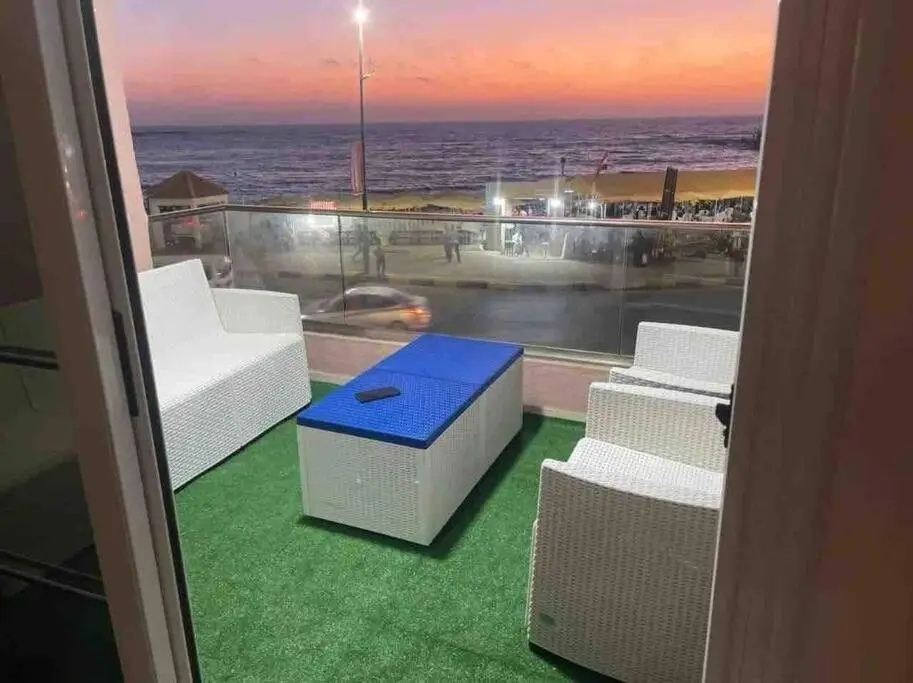 Александрия: Unique Seaview 3-Bedroom Apartment