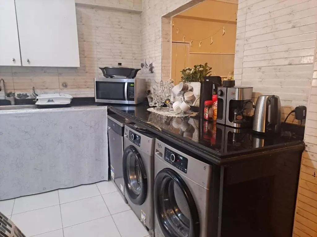Александрия: Lovely 3 bedroom condo with balcony families
