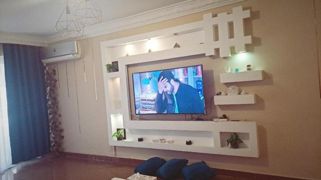Александрия: Lovely 3 bedroom condo with balcony families