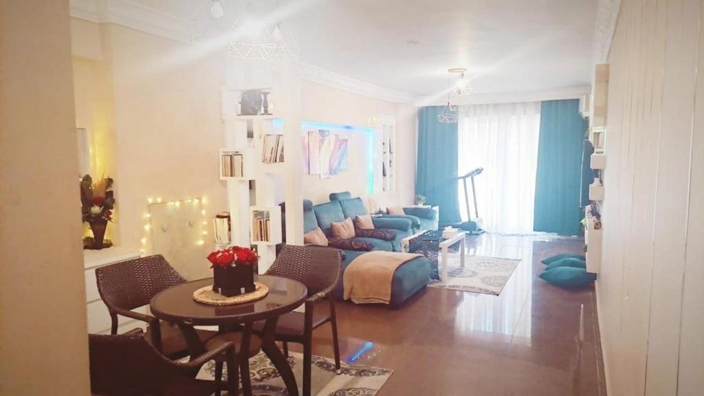 Александрия: Lovely 3 bedroom condo with balcony families