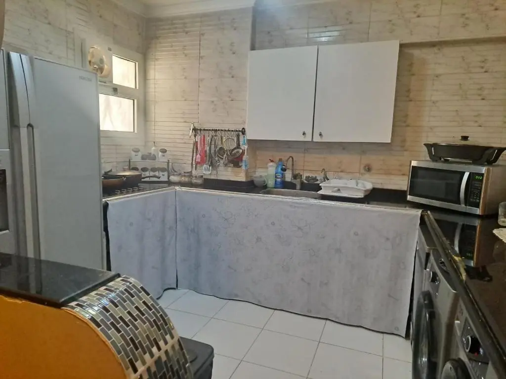 Александрия: Lovely 3 bedroom condo with balcony families