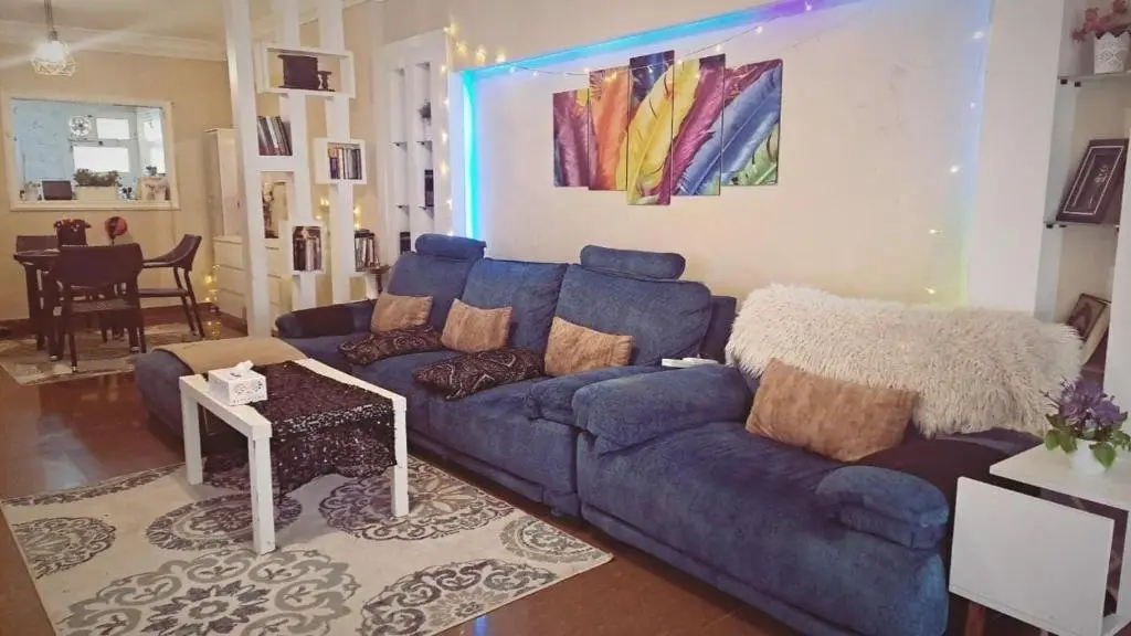 Александрия: Lovely 3 bedroom condo with balcony families