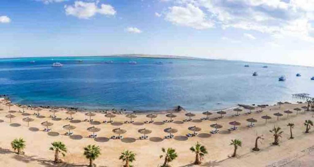 Lovely 2 bedroom condo with beach access & pool! — фото 1