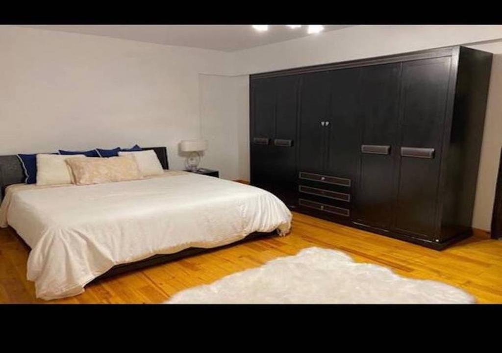 Каир: Luxurious and Modern 3 Bedroom Maadi Apartment