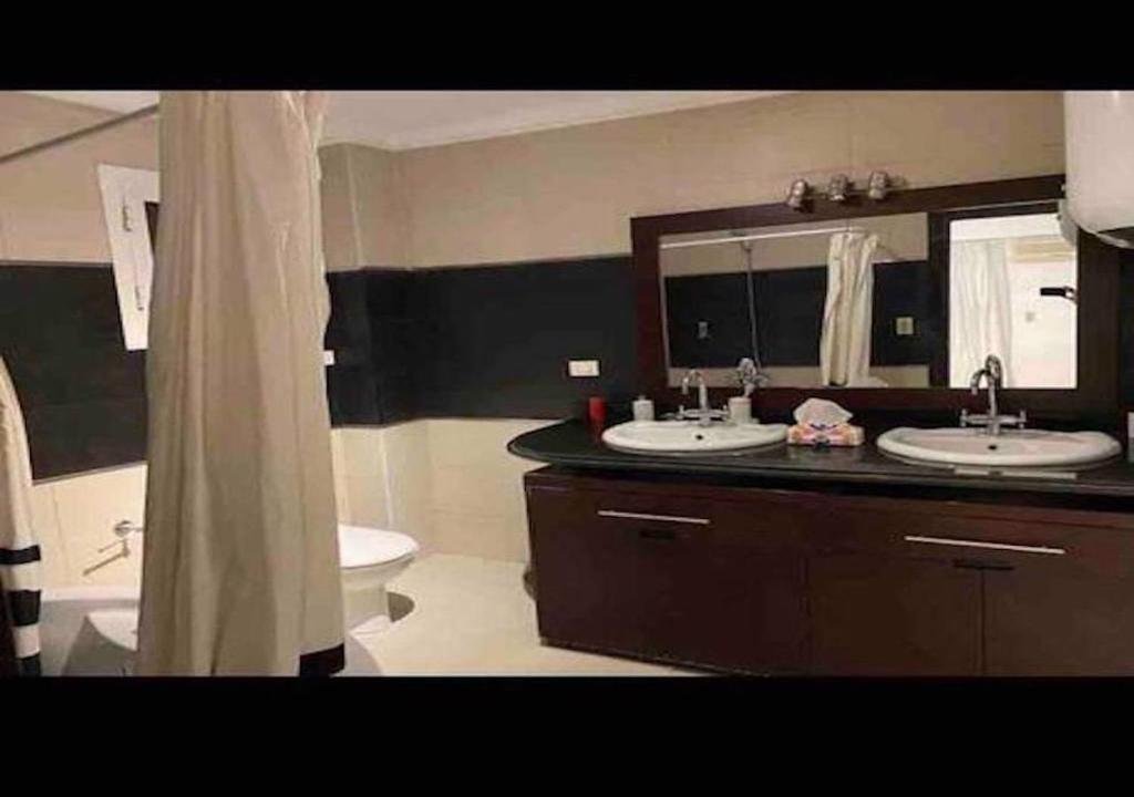 Каир: Luxurious and Modern 3 Bedroom Maadi Apartment