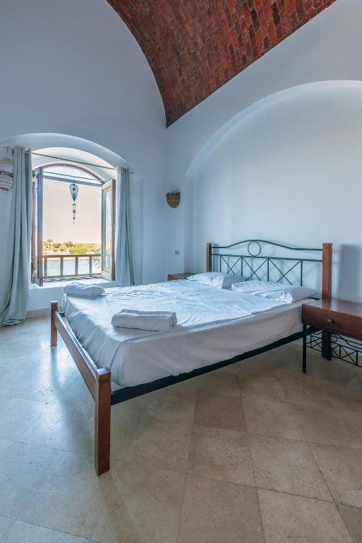 Эль-Гуна: Lagoon View 1-Bedroom Apartment in West Golf El Gouna