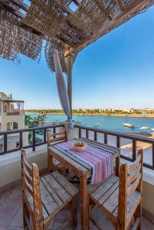 Эль-Гуна: Lagoon View 1-Bedroom Apartment in West Golf El Gouna