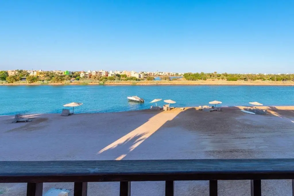 Эль-Гуна: Lagoon View 1-Bedroom Apartment in West Golf El Gouna