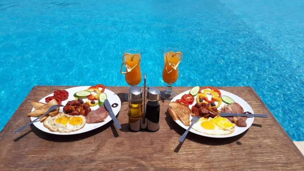 Эль-Гуна: Lagoon View 1-Bedroom Apartment in West Golf El Gouna