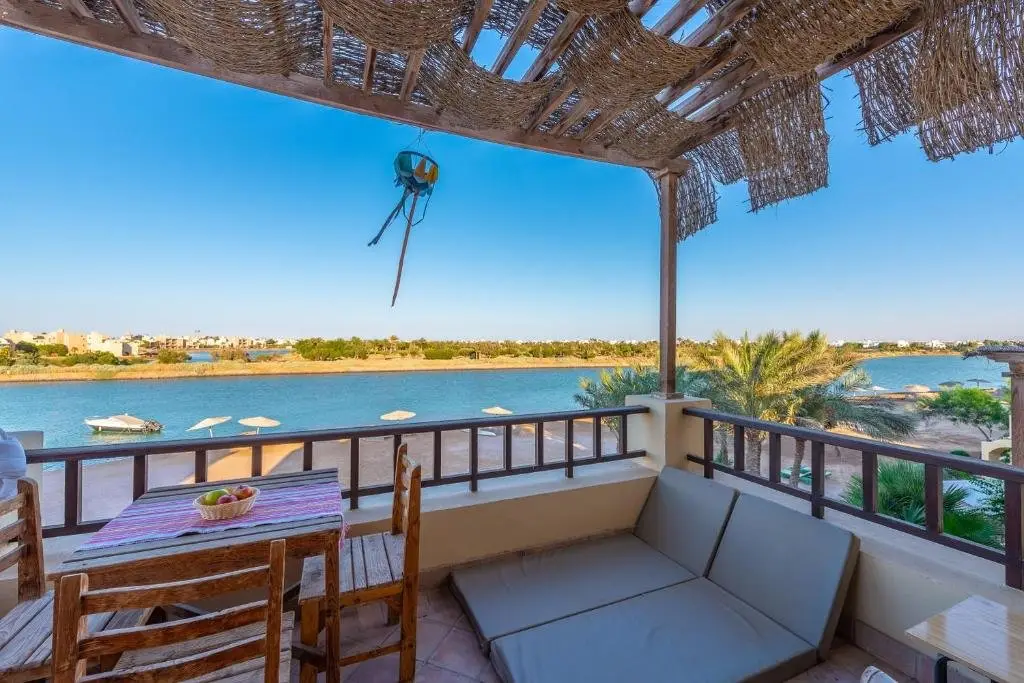 Lagoon View 1-Bedroom Apartment in West Golf El Gouna — фото 1