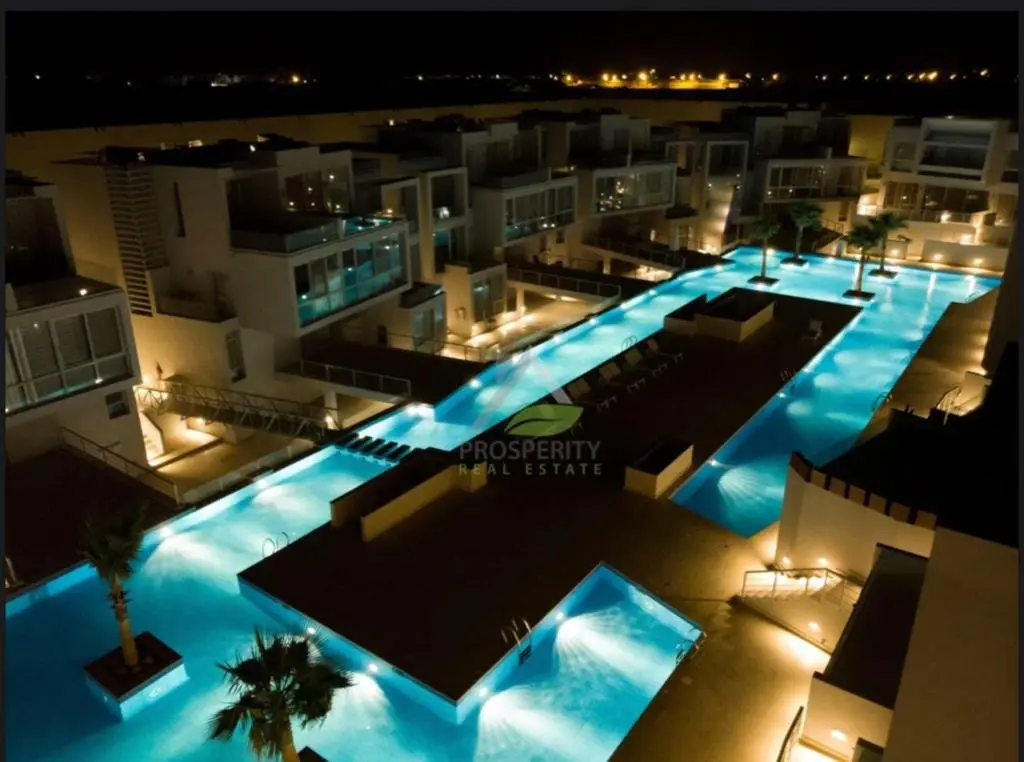 Эль-Гуна: Brilliant 1 Bedroom with a Full Roof in Gouna