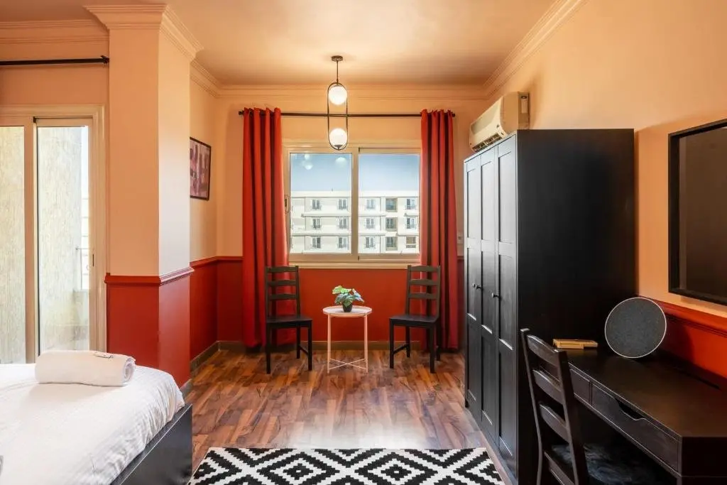 Каир: Distinct & Decent 2 BDR Apt Steps From Nightlife and Airport