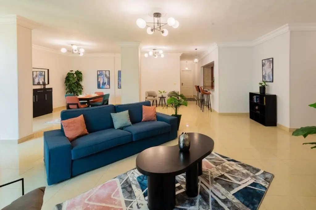 Каир: Distinct & Decent 2 BDR Apt Steps From Nightlife and Airport