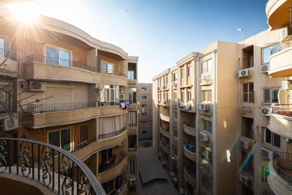 Каир: Distinct & Decent 2 BDR Apt Steps From Nightlife and Airport