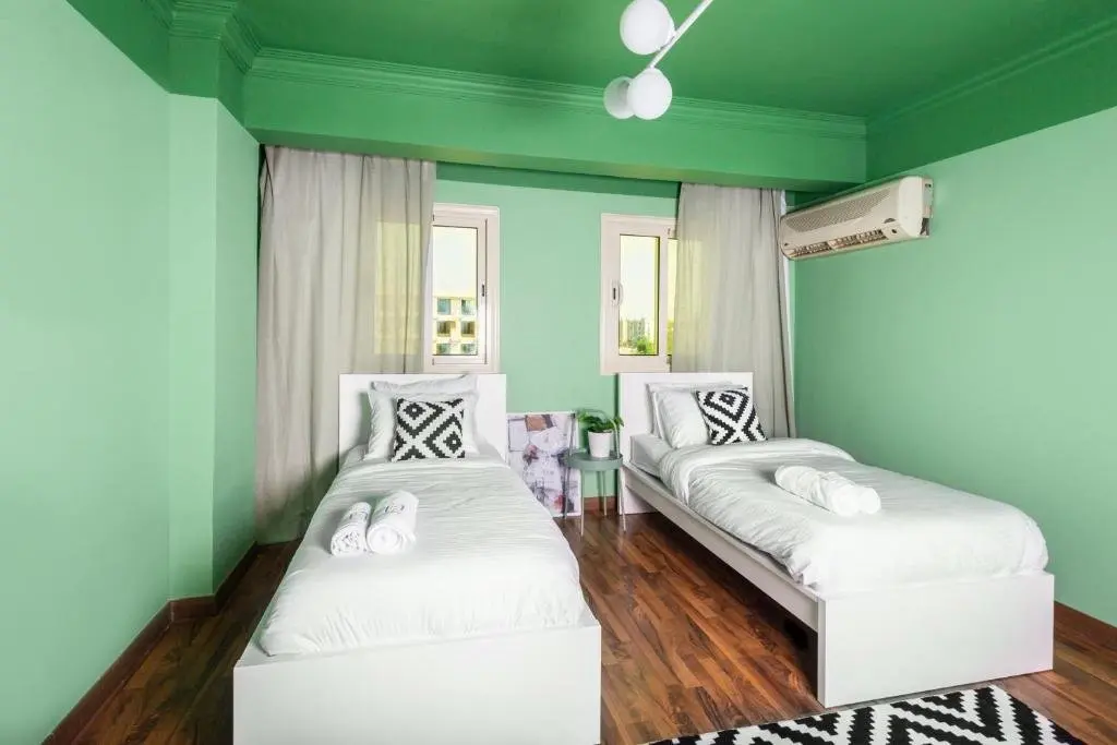 Каир: Distinct & Decent 2 BDR Apt Steps From Nightlife and Airport