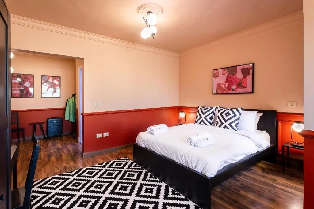 Каир: Distinct & Decent 2 BDR Apt Steps From Nightlife and Airport